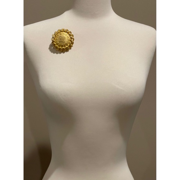 ✨Authentic Vintage GIVENCHY PARIS Logo Large Brooch Pin - Picture 10 of 11